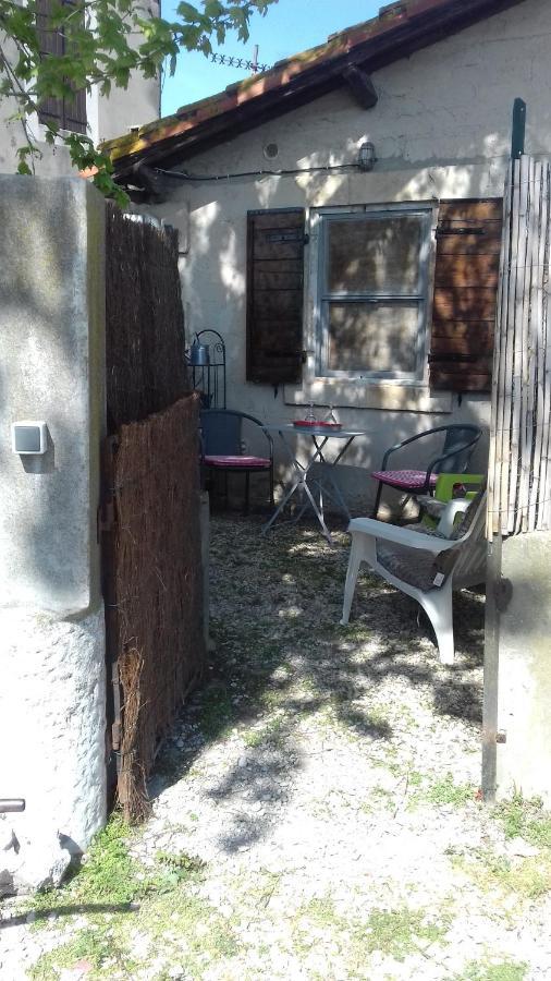 Petite Maison Dans La Campagne A 10 Mn A Pied Du Centre Ville Arles Eksteriør bilde