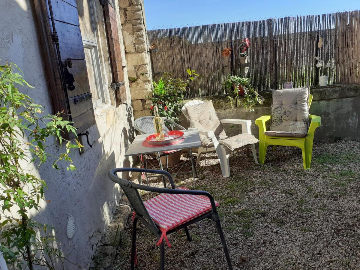 Petite Maison Dans La Campagne A 10 Mn A Pied Du Centre Ville Arles Eksteriør bilde