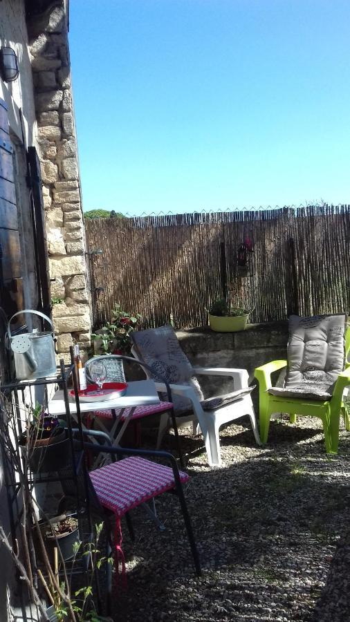Petite Maison Dans La Campagne A 10 Mn A Pied Du Centre Ville Arles Eksteriør bilde