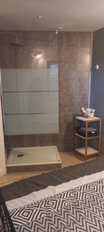 Petite Maison Dans La Campagne A 10 Mn A Pied Du Centre Ville Arles Eksteriør bilde